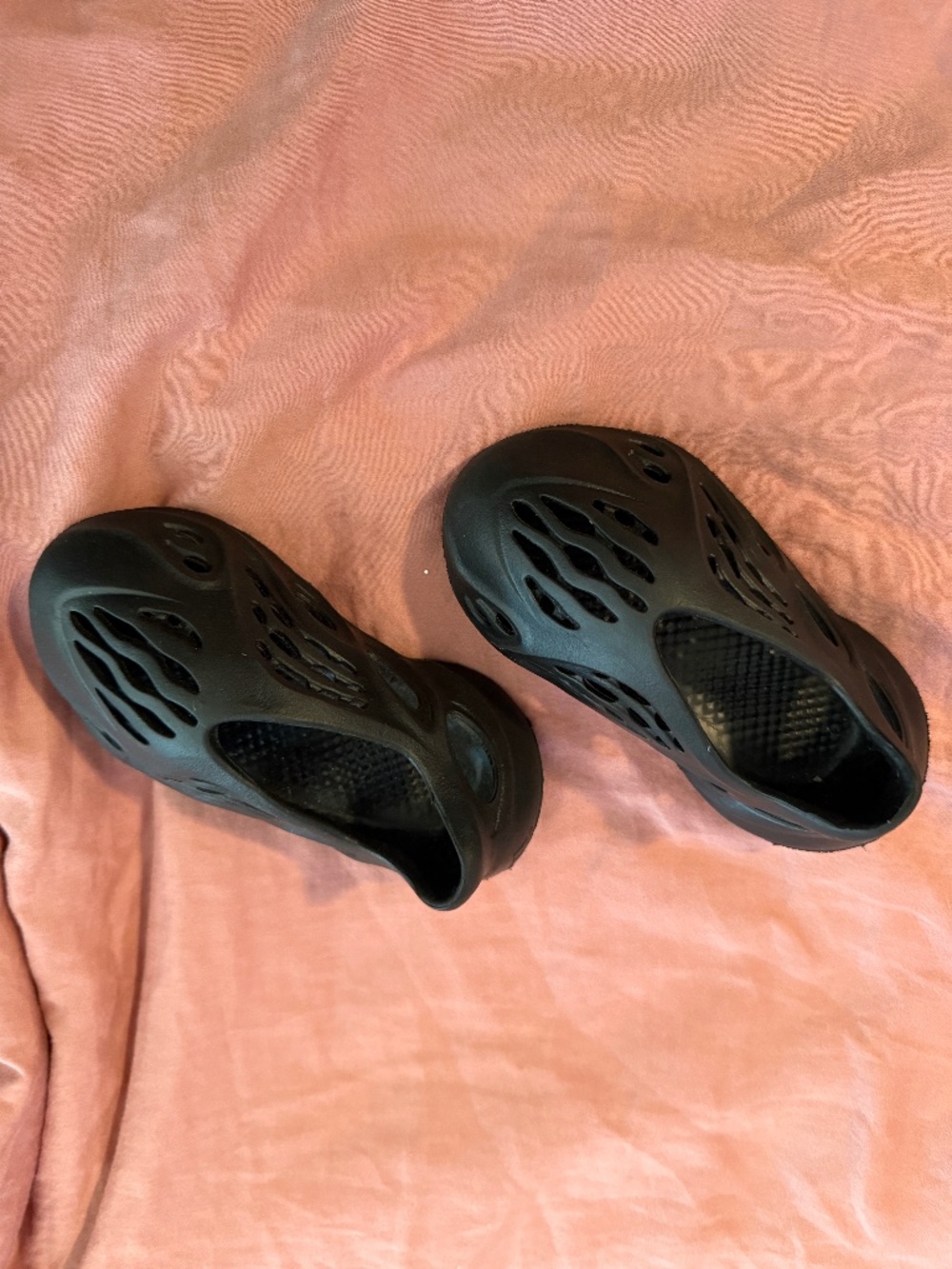 Black Yeezy Foam Runner sneakers k